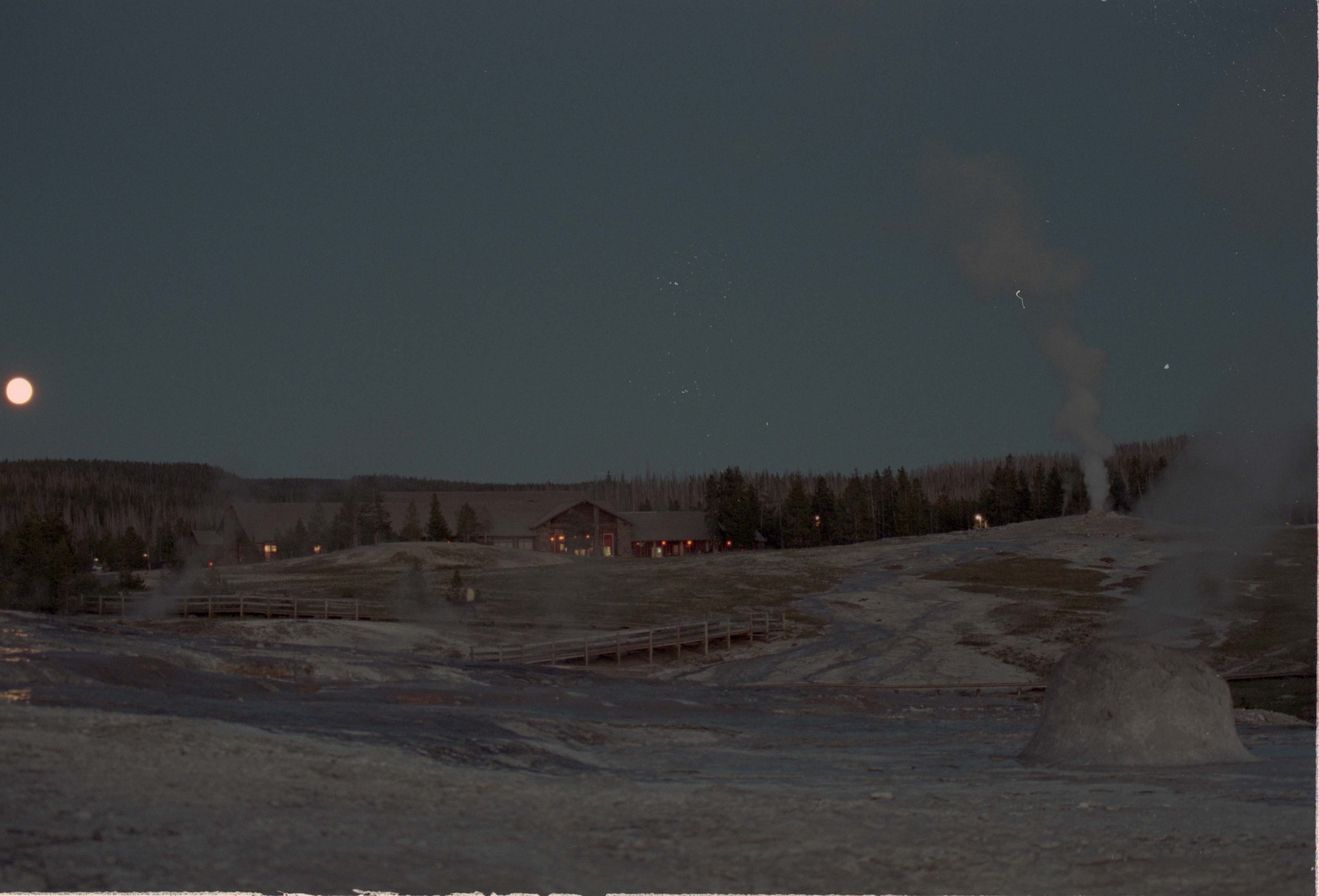 000616 M050 Upper Basin  Moonrise