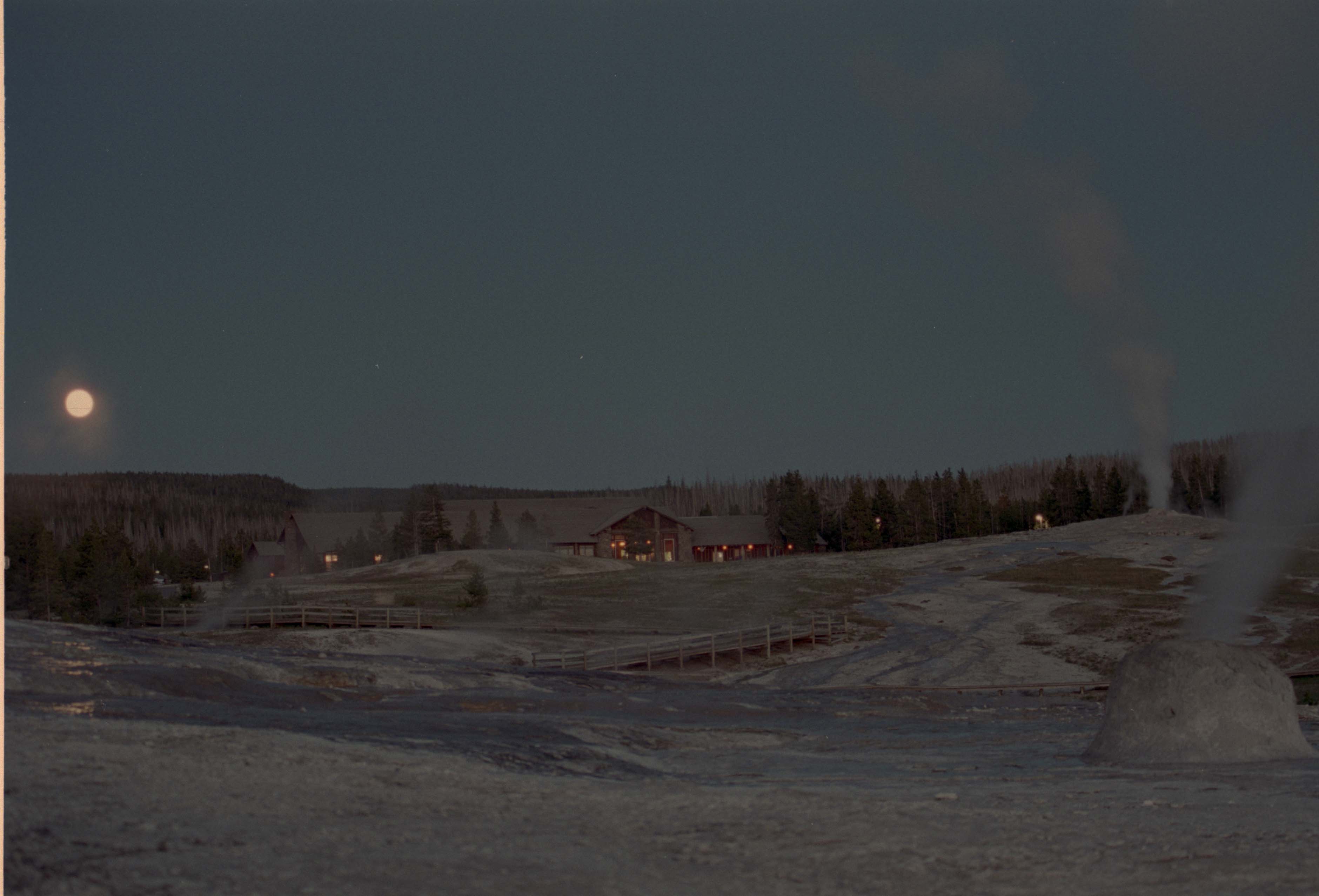 000616 M060 Upper Basin  Moonrise