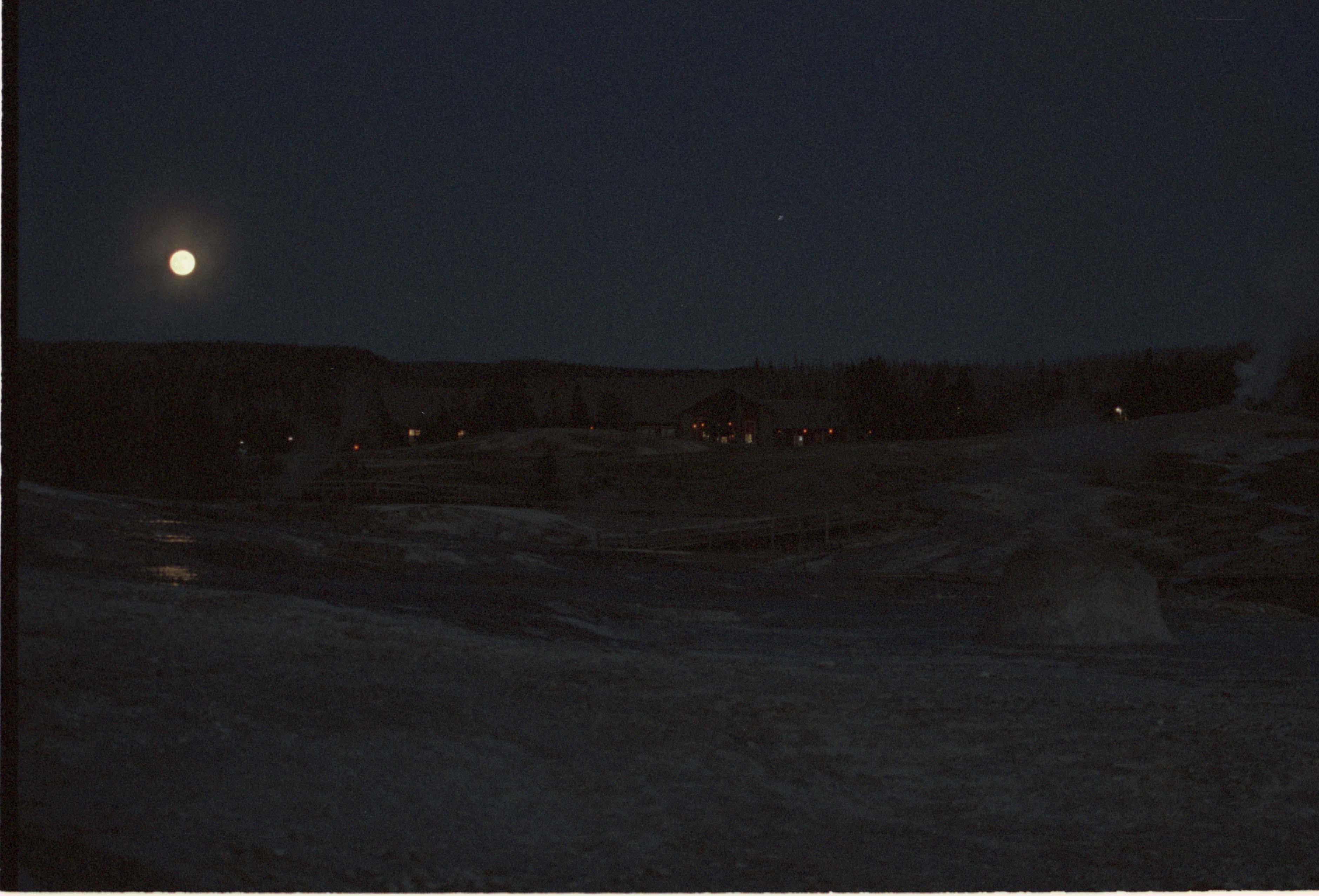 000616 M100 Upper Basin  Moonrise