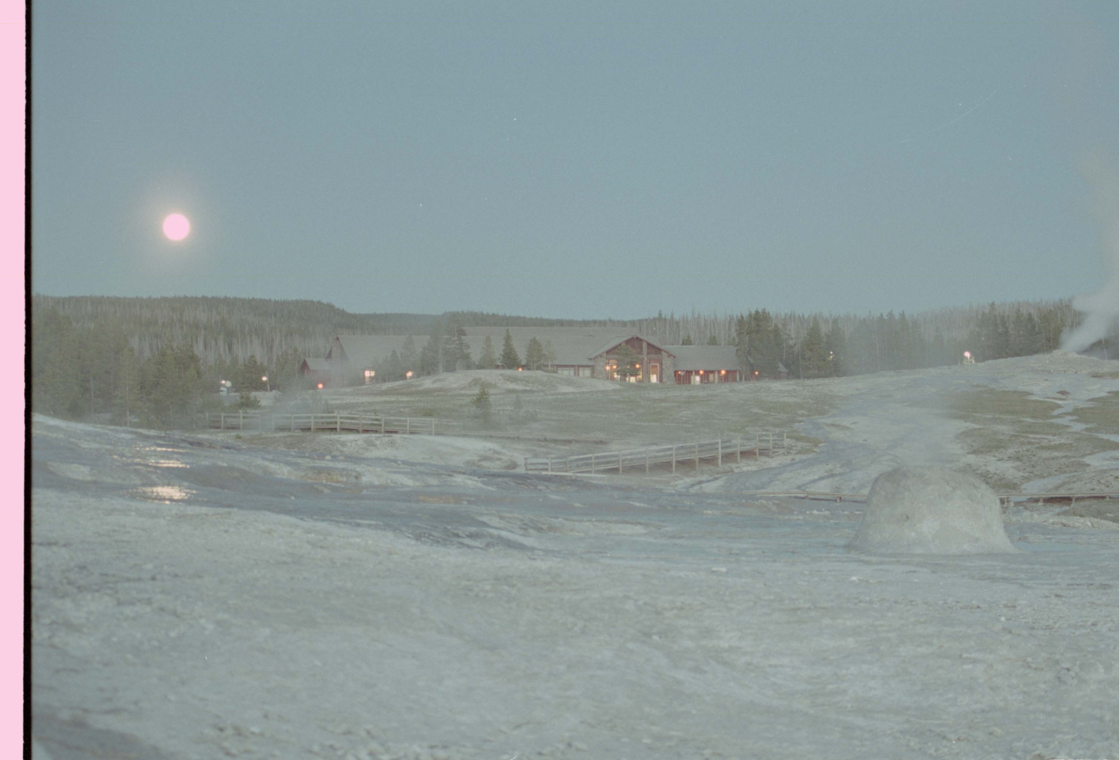 000616 M140 Upper Basin  Moonrise